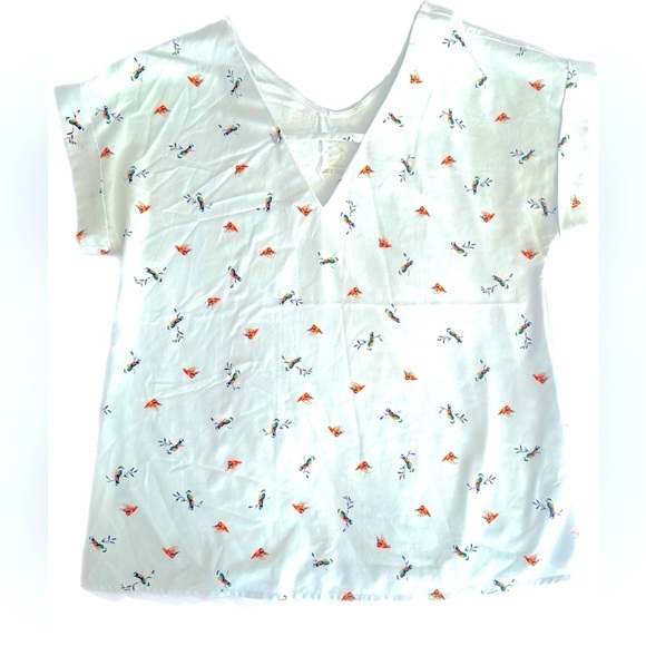 a new day Tops - Women’s small short sleeve top with bird print